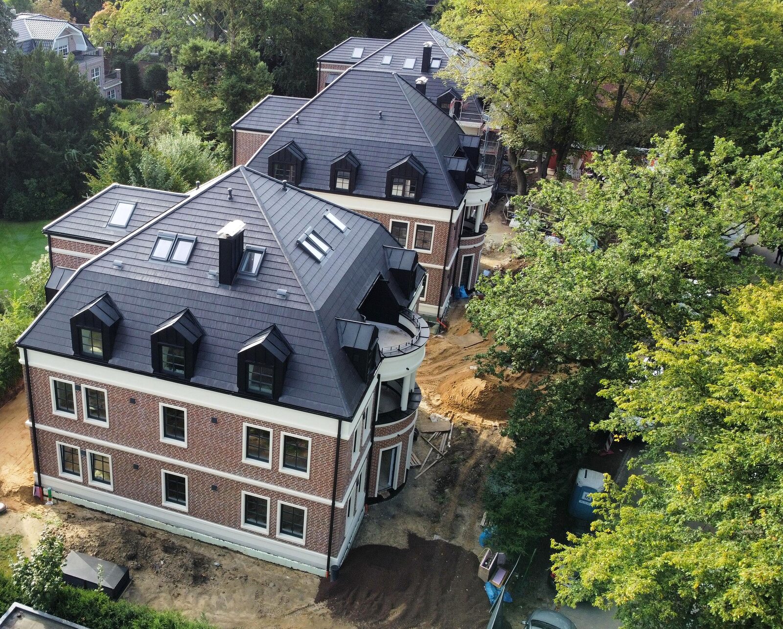 Drohnenfoto einer Villa, Oktober 2026